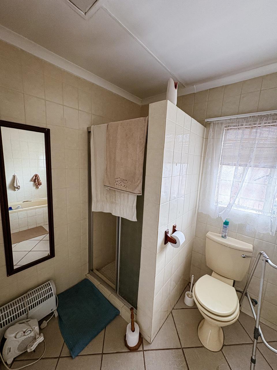 Three Rivers – Canary 5 : Beautiful one bedroom retirement unit for sale.