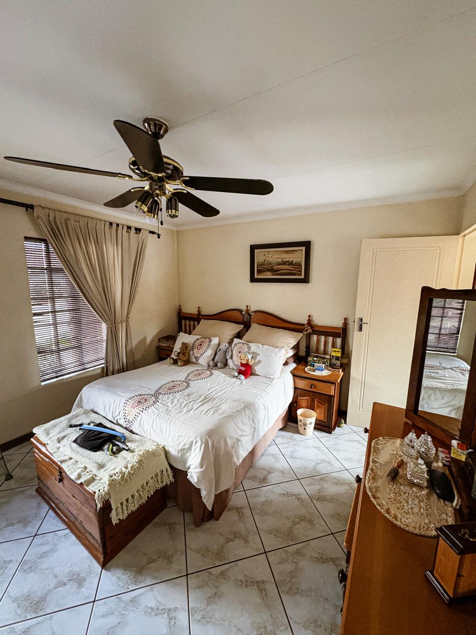 Three Rivers – Canary 5 : Beautiful one bedroom retirement unit for sale.