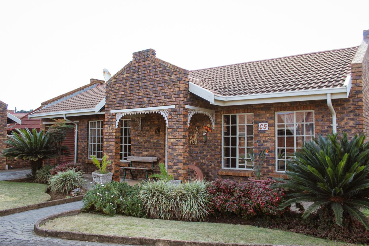 Three Rivers – Canary 5 : Beautiful one bedroom retirement unit for sale.