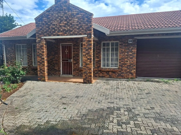 Three Rivers – Laventel 14: Lovely one bedroom retirement unit for sale in Vereeniging