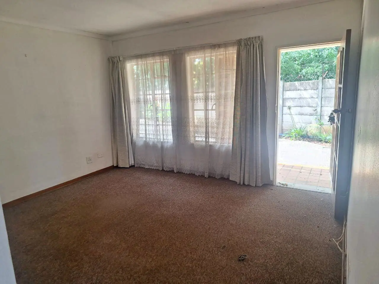 Three Rivers – Laventel 14: Lovely one bedroom retirement unit for sale in Vereeniging