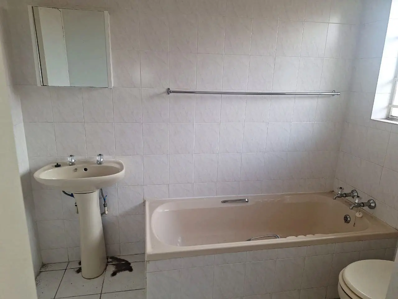 Three Rivers – Laventel 14: Lovely one bedroom retirement unit for sale in Vereeniging