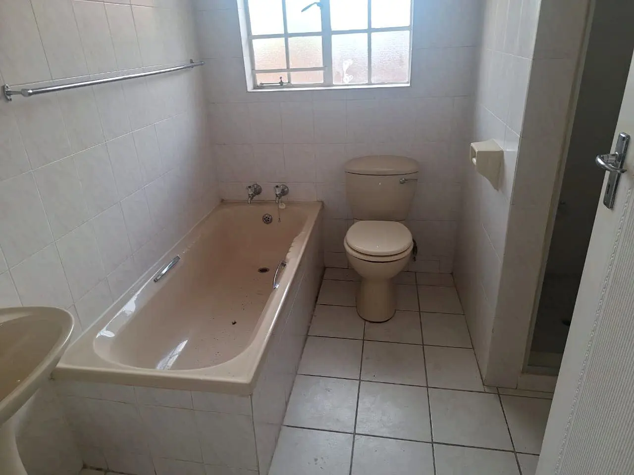 Three Rivers – Laventel 14: Lovely one bedroom retirement unit for sale in Vereeniging