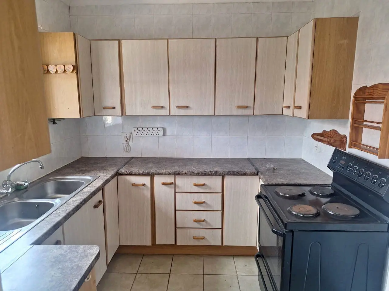 Three Rivers – Laventel 14: Lovely one bedroom retirement unit for sale in Vereeniging
