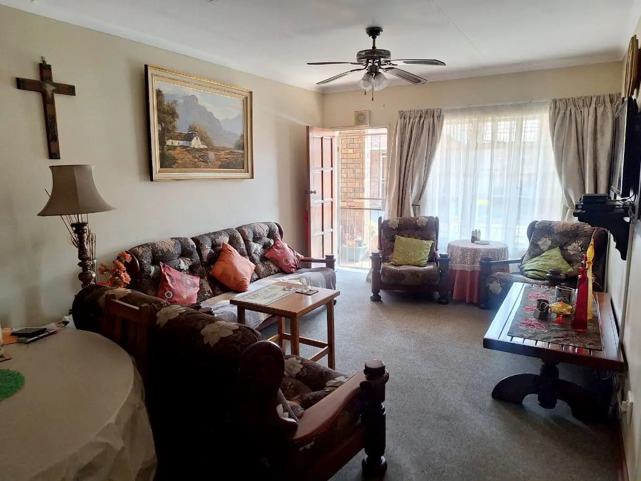 Three Rivers – Roosmaryn 9 : Lovely two bedroom retirement unit for sale in Vereeniging