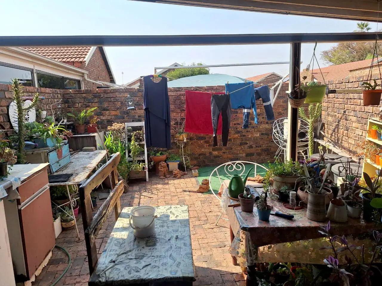 Three Rivers – Roosmaryn 9 : Lovely two bedroom retirement unit for sale in Vereeniging