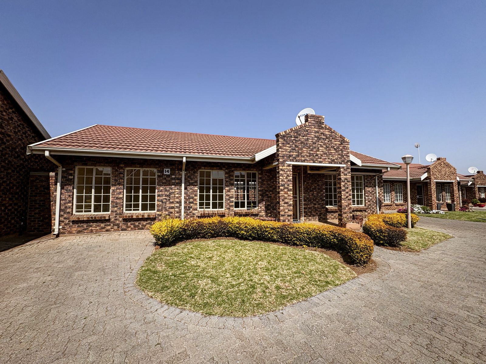 Three Rivers – Wilde Als 14 : Gorgeous 2-bedroom 1-bathroom retirement unit for sale.