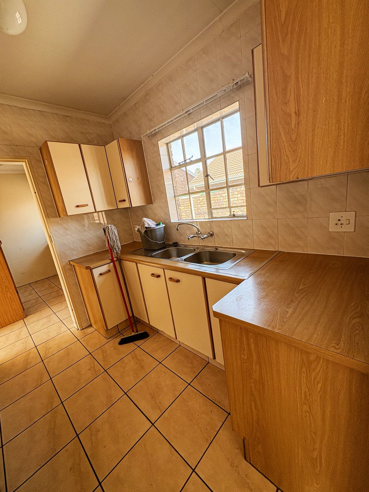 Three Rivers – Wilde Als 14 : Gorgeous 2-bedroom 1-bathroom retirement unit for sale.