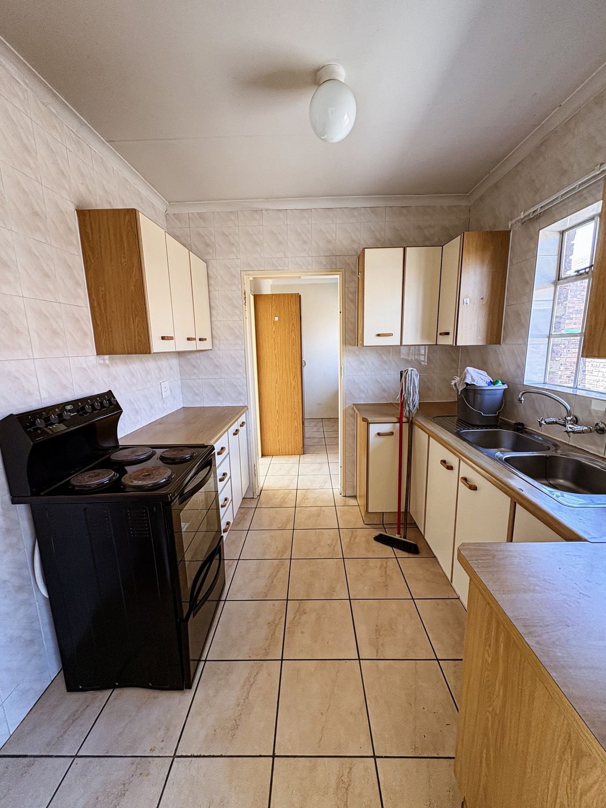 Three Rivers – Wilde Als 14 : Gorgeous 2-bedroom 1-bathroom retirement unit for sale.