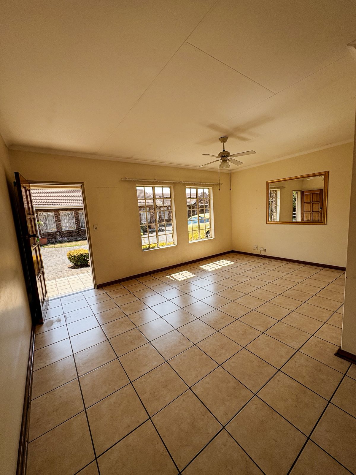 Three Rivers – Wilde Als 14 : Gorgeous 2-bedroom 1-bathroom retirement unit for sale.