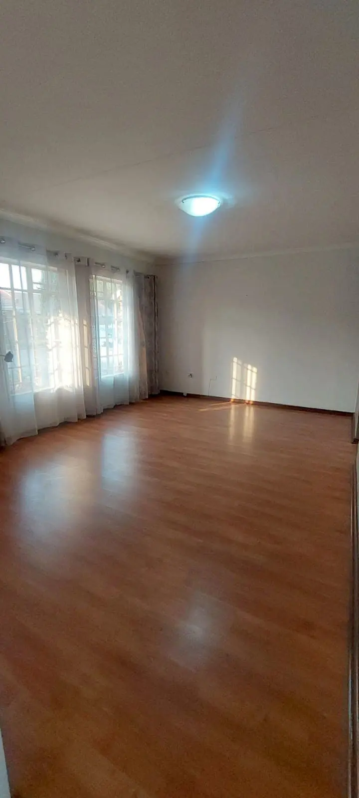 Three Rivers – Fisant 8 : Stunning 2 bedroom retirement unit for sale.