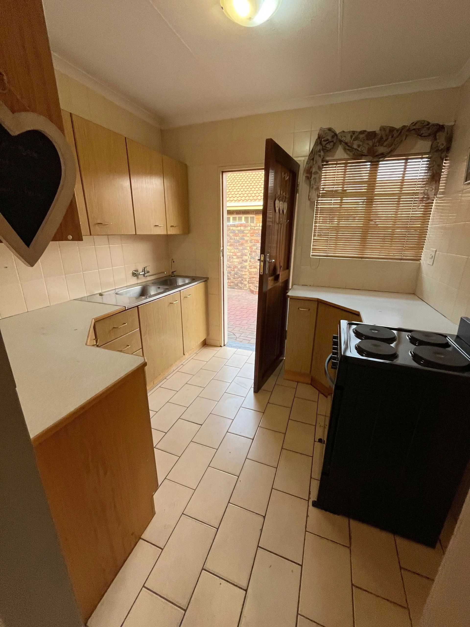 Three Rivers – Fisant 8 : Stunning 2 bedroom retirement unit for sale.