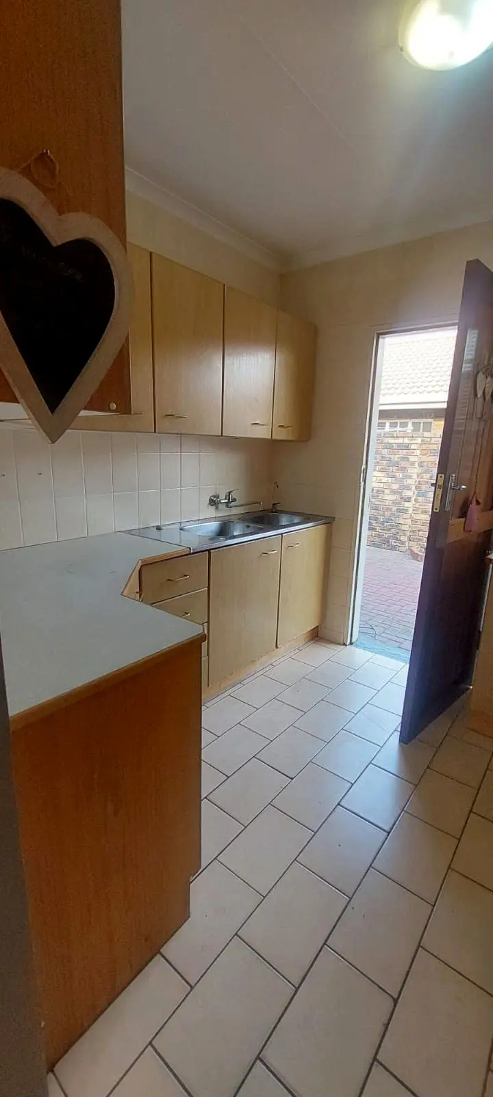 Three Rivers – Fisant 8 : Stunning 2 bedroom retirement unit for sale.