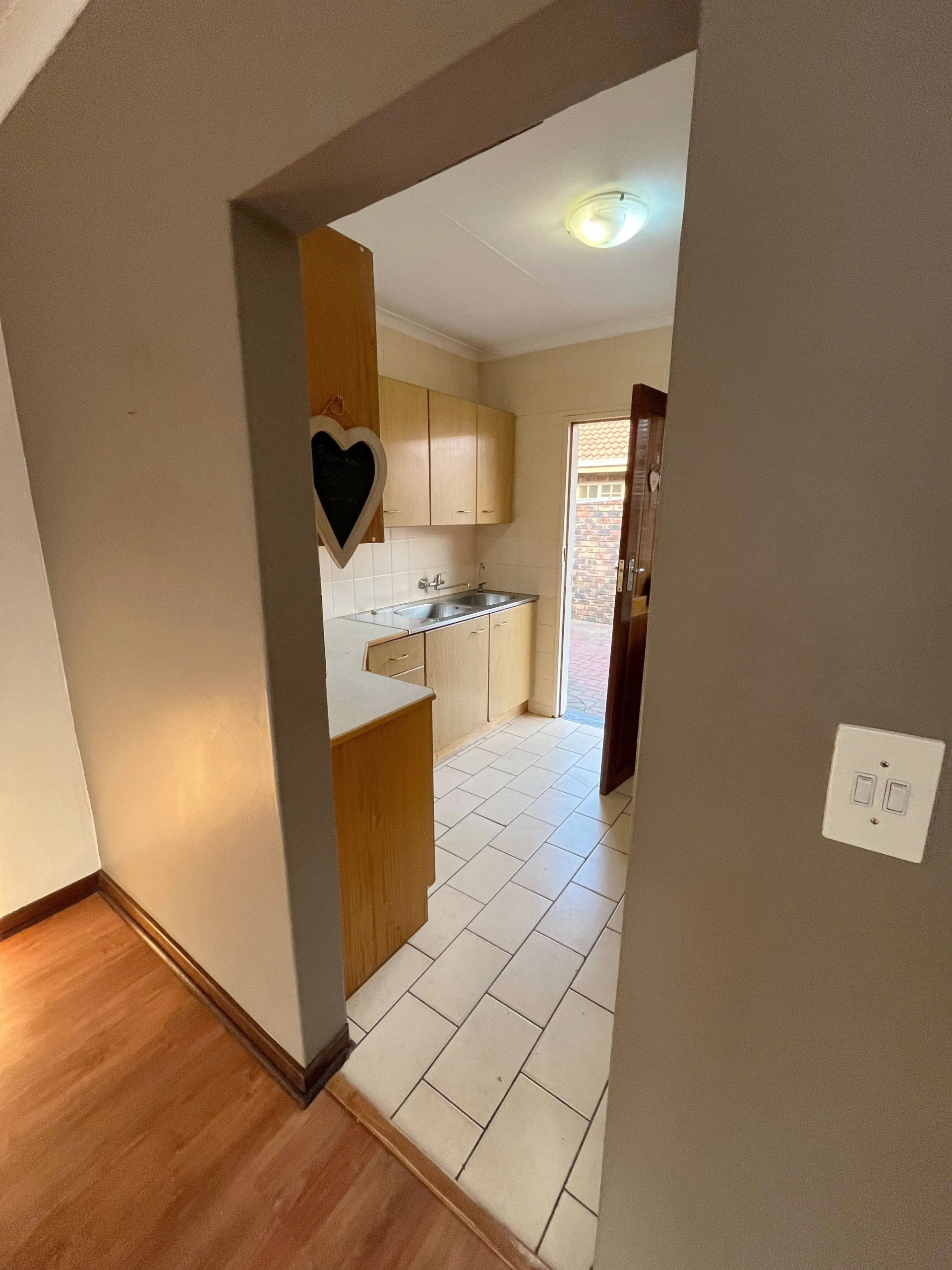 Three Rivers – Fisant 8 : Stunning 2 bedroom retirement unit for sale.