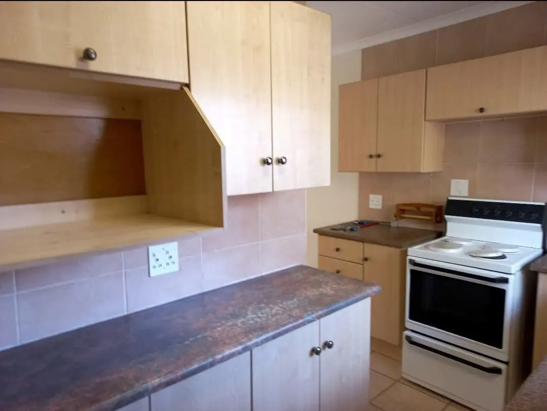 Sonskyn B1: Bachelor unit for sale in Rustenburg