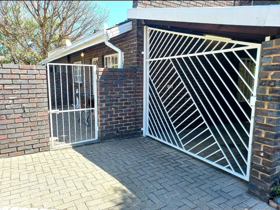 Sonskyn B1: Bachelor unit for sale in Rustenburg